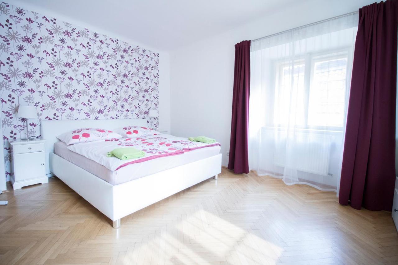 Apartments Old Town Square 27 Прага Екстер'єр фото