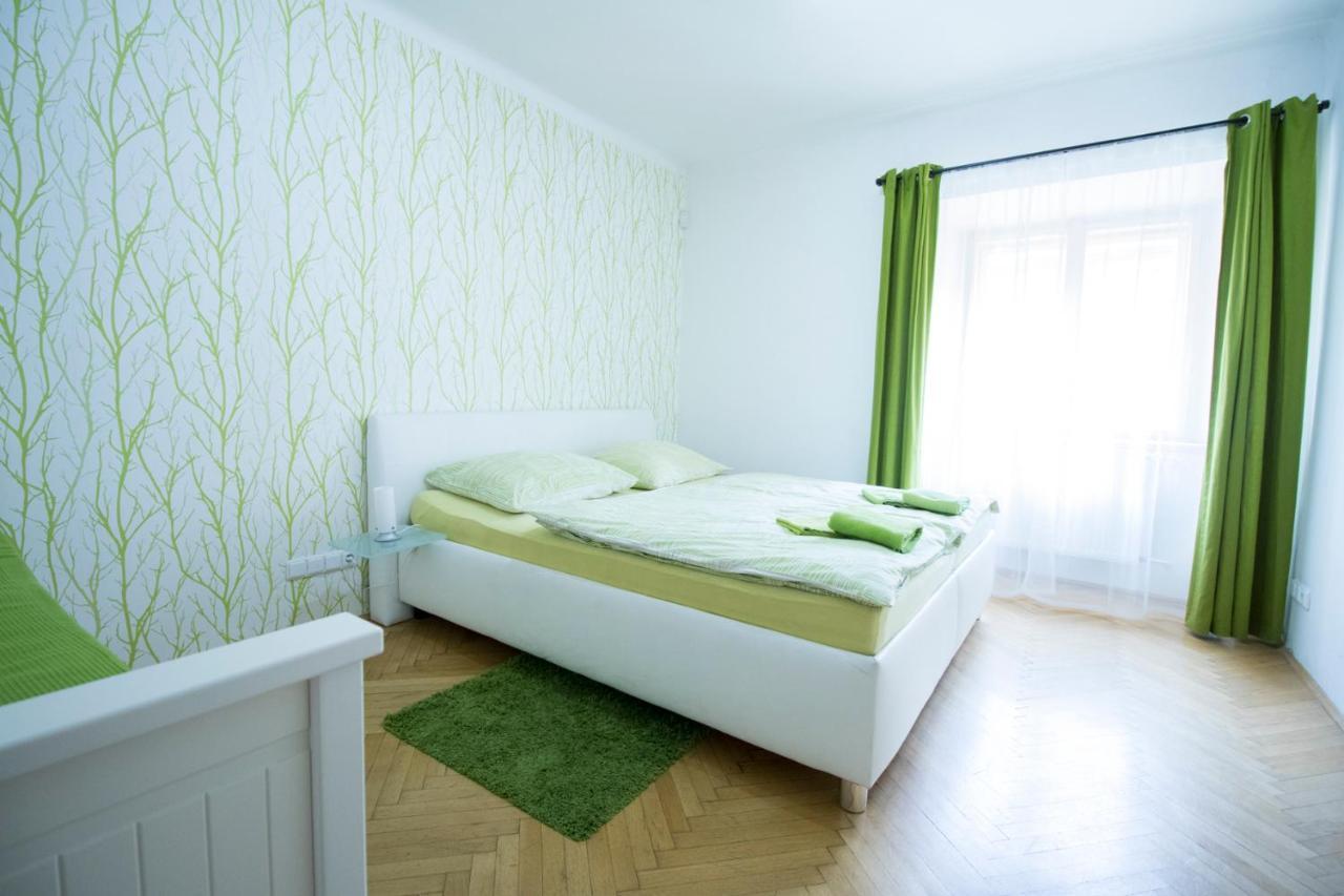 Apartments Old Town Square 27 Прага Екстер'єр фото