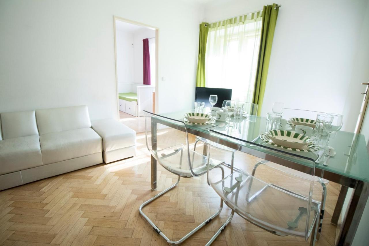 Apartments Old Town Square 27 Прага Екстер'єр фото