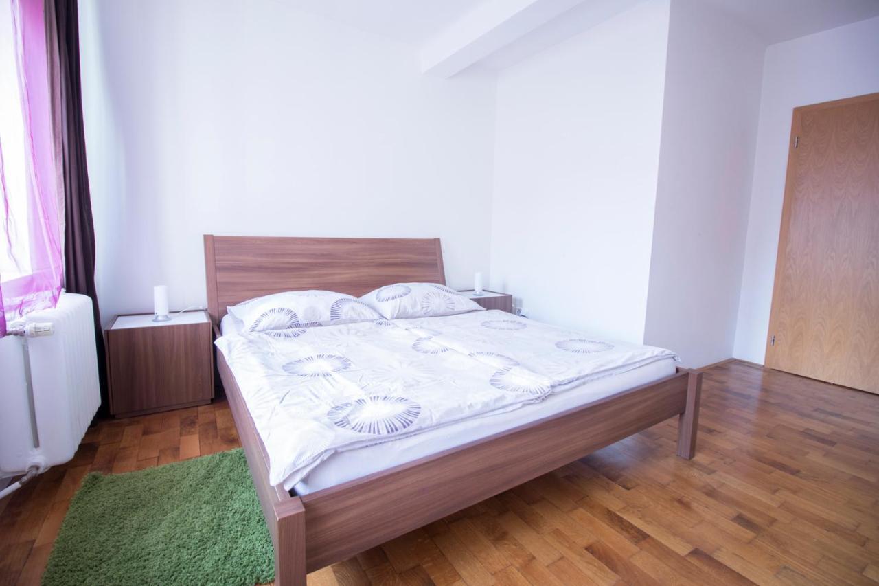 Apartments Old Town Square 27 Прага Екстер'єр фото