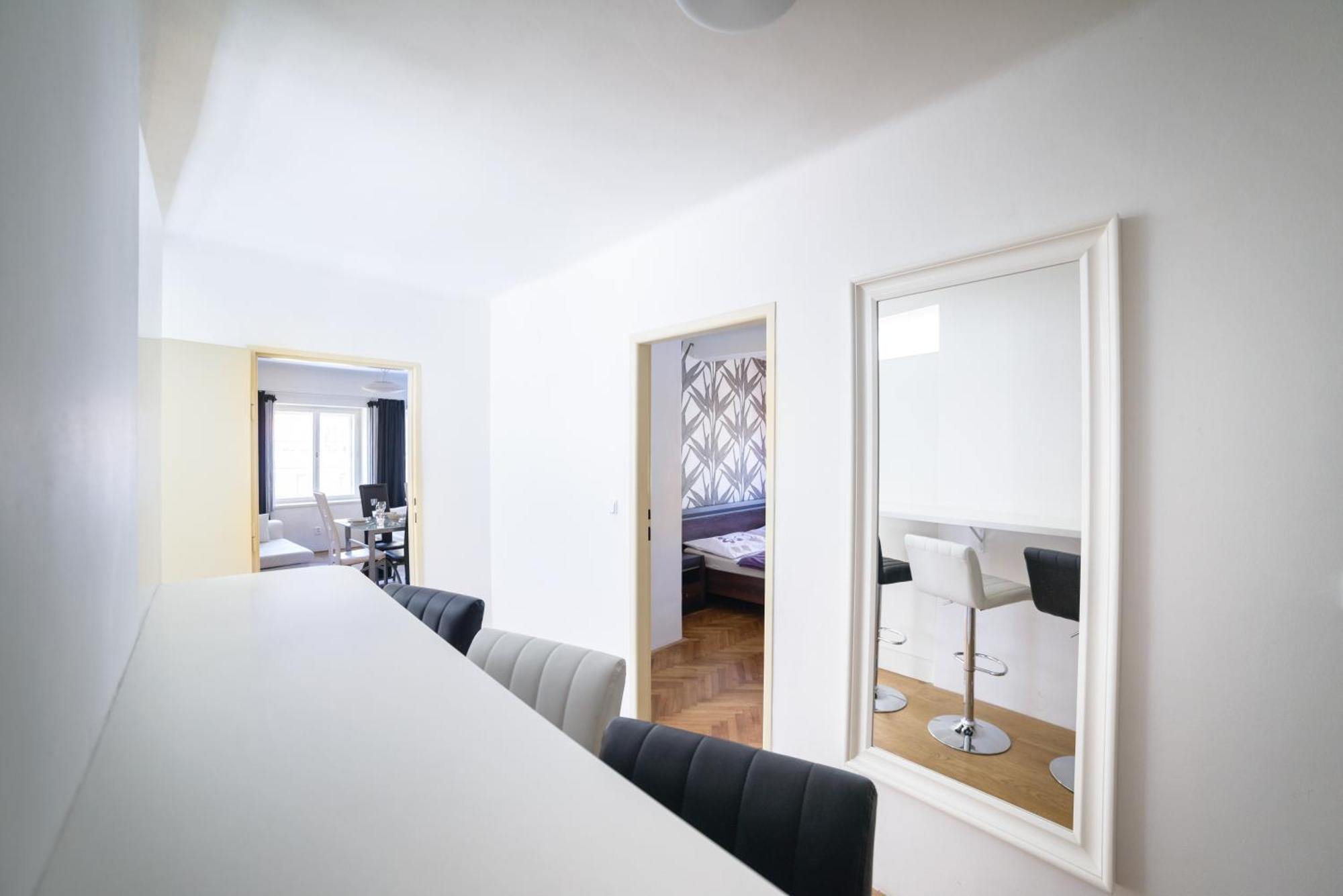 Apartments Old Town Square 27 Прага Номер фото