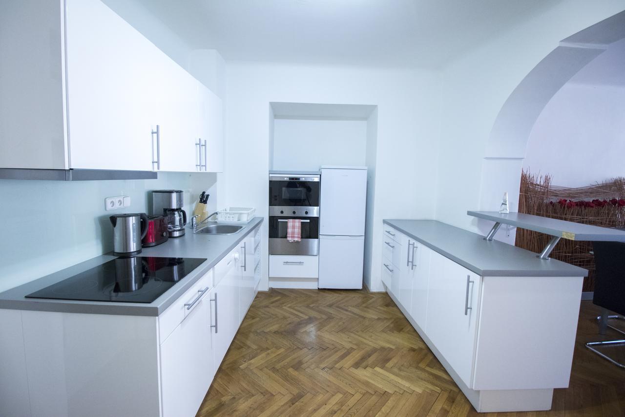 Apartments Old Town Square 27 Прага Екстер'єр фото