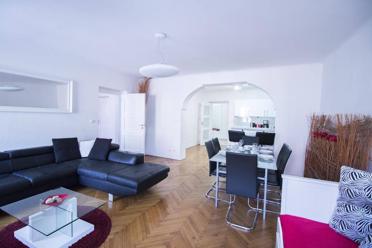 Apartments Old Town Square 27 Прага Екстер'єр фото