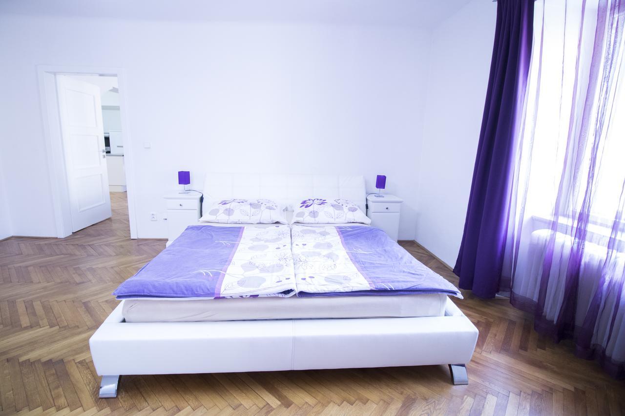 Apartments Old Town Square 27 Прага Екстер'єр фото